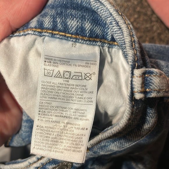 Old Navy mid rise boyfriend Capri size 12 - Picture 4 of 4